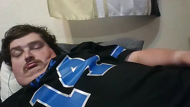 Snapshot of YelpedAverting chatting on November 17, 2025, 12:25 am YelpedAverting online show from November 17, 2025, 12:25 am