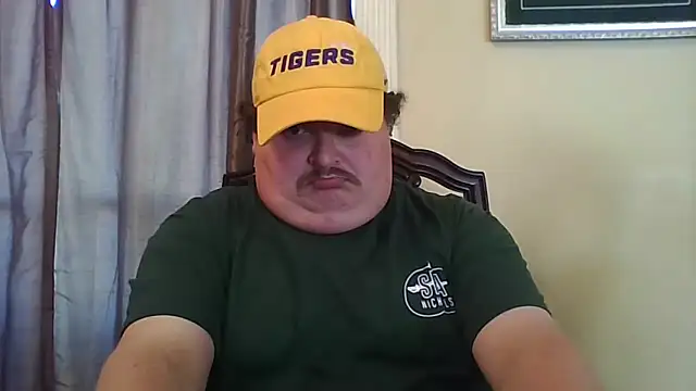 Snapshot of YelpedAverting chatting on November 8, 2025, 8:45 pm YelpedAverting online show from November 8, 2025, 8:45 pm