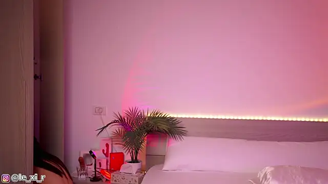 Snapshot of Lexi_Reed chatting on October 20, 2025, 2:06 pm Lexi Reed online show from October 20, 2025, 2:06 pm