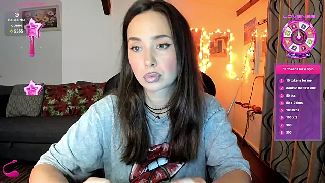 Snapshot of PlayfulGoddess chatting on October 29, 2025, 3:55 pm PlayfulGoddess online show from October 29, 2025, 3:55 pm