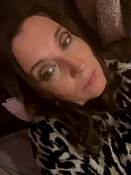 Snapshot of Lwhite1 chatting on October 21, 2025, 11:48 pm Lwhite1 online show from October 21, 2025, 11:48 pm