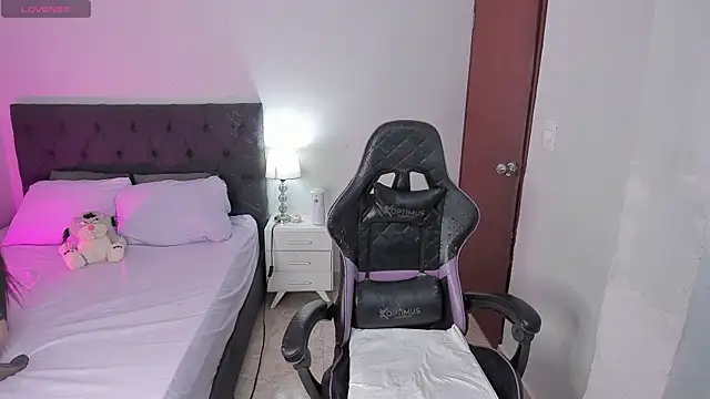 Snapshot of evelyn_23 chatting on October 22, 2025, 2:49 pm evelyn 23 online show from October 22, 2025, 2:49 pm