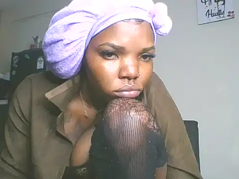 Snapshot of sweet_bigclit chatting on April 18, 2026, 7:40 pm sweet bigclit online show from April 18, 2026, 7:40 pm