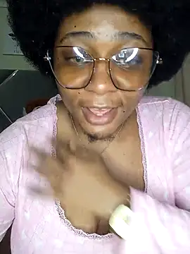 Snapshot of CocoBootyyy chatting on September 28, 2025, 10:17 pm CocoBootyyy online show from September 28, 2025, 10:17 pm