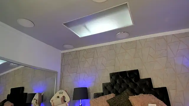 Snapshot of emily_parkerr chatting on February 10, 2025, 1:11 pm emily parkerr online show from February 10, 2025, 1:11 pm