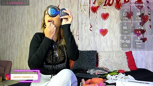 Snapshot of emily_parkerr chatting on February 13, 2025, 1:59 pm emily parkerr online show from February 13, 2025, 1:59 pm