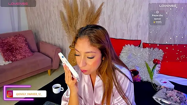 Snapshot of emily_parkerr chatting on February 18, 2025, 3:10 pm emily parkerr online show from February 18, 2025, 3:10 pm