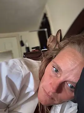 vixendoll87 online show from March 3, 2025, 3:22 pm