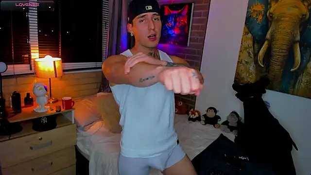 liam oficial02 online show from March 16, 2026, 5:44 am