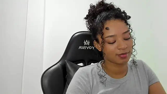 avellanatammy online show from October 4, 2025, 2:13 am