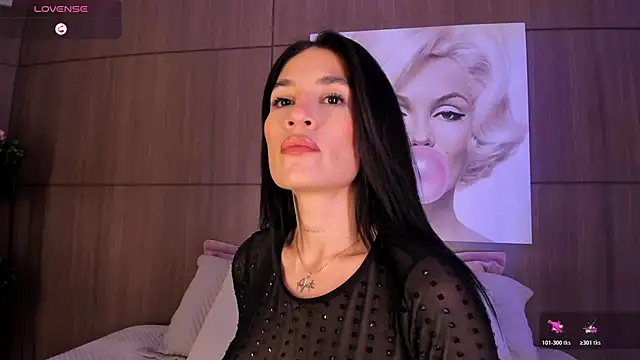 Snapshot of AgattaDuque chatting on November 3, 2025, 12:49 am AgattaDuque online show from November 3, 2025, 12:49 am