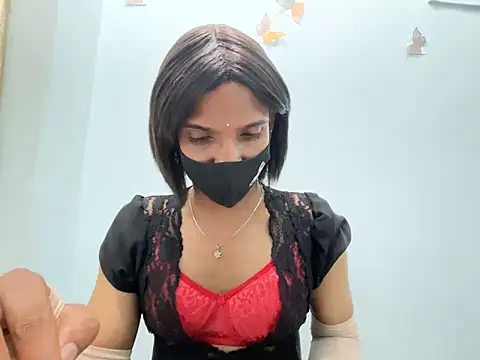 TransLisa7 online show from March 16, 2026, 11:29 pm