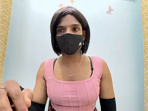 TransLisa7 online show from April 11, 2026, 8:56 pm