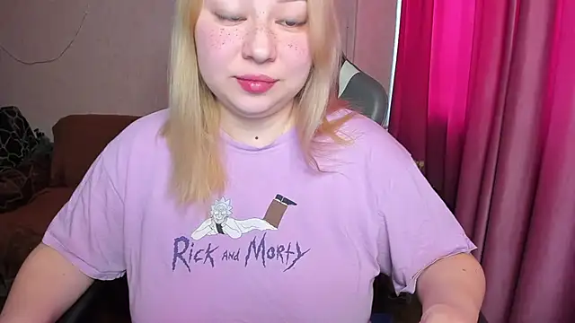 Snapshot of Milafoxxxy chatting on November 17, 2025, 5:44 am Milafoxxxy online show from November 17, 2025, 5:44 am