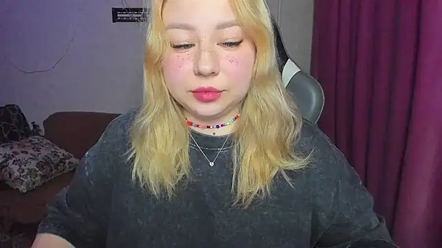 Snapshot of Milafoxxxy chatting on November 24, 2025, 6:19 pm Milafoxxxy online show from November 24, 2025, 6:19 pm