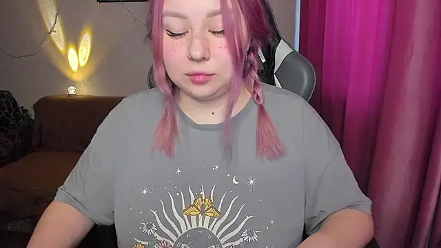 Snapshot of Milafoxxxy chatting on November 30, 2025, 9:10 am Milafoxxxy online show from November 30, 2025, 9:10 am