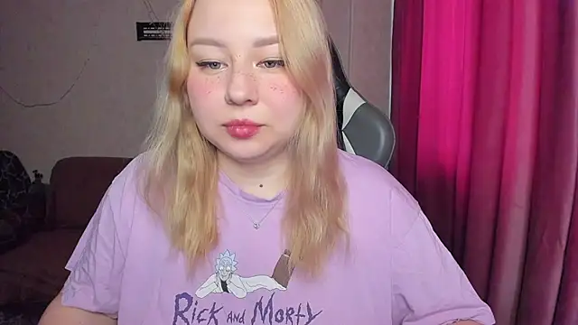 Snapshot of Milafoxxxy chatting on November 5, 2025, 8:39 am Milafoxxxy online show from November 5, 2025, 8:39 am