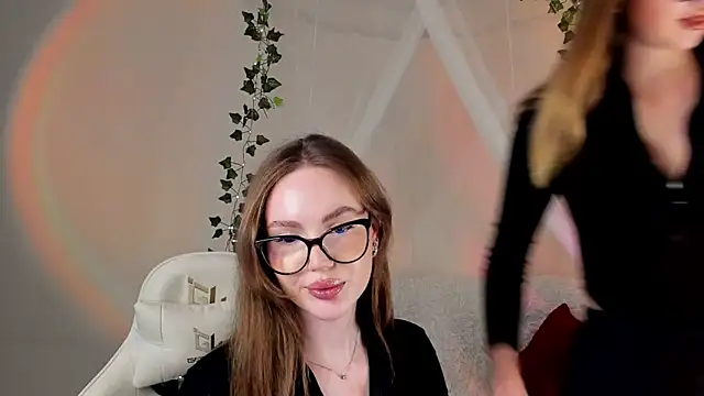 Snapshot of MishkaMe chatting on November 10, 2025, 9:25 am MishkaMe online show from November 10, 2025, 9:25 am