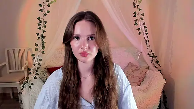 Snapshot of MishkaMe chatting on November 21, 2025, 7:35 pm MishkaMe online show from November 21, 2025, 7:35 pm