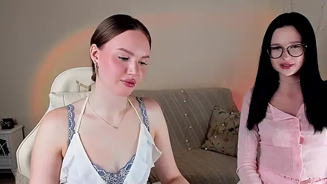 Snapshot of MishkaMe chatting on December 15, 2025, 10:54 am MishkaMe online show from December 15, 2025, 10:54 am