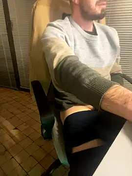 giorgakaci69 online show from December 17, 2025, 4:56 pm