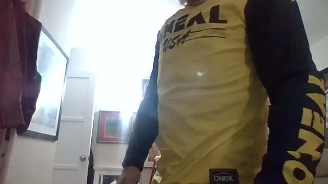 Snapshot of den-rock4u chatting on November 17, 2025, 4:38 am den-rock4u online show from November 17, 2025, 4:38 am