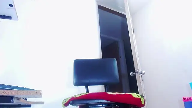 taniabigxx online show from November 13, 2025, 7:56 am