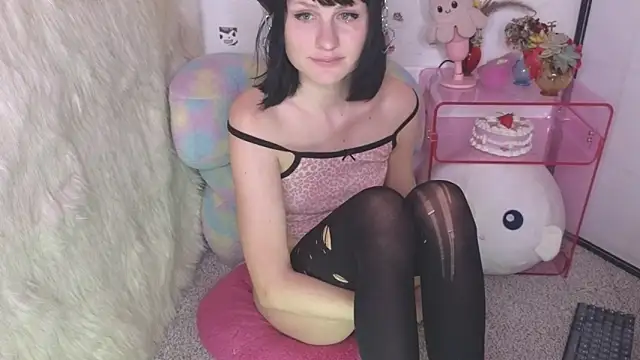 Snapshot of SweetLaumina chatting on December 5, 2025, 1:05 am SweetLaumina online show from December 5, 2025, 1:05 am