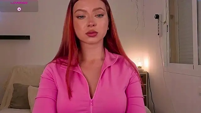 Snapshot of Karinchik_ chatting on December 15, 2025, 9:42 pm Karinchik online show from December 15, 2025, 9:42 pm