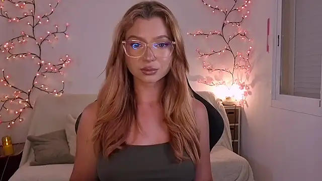 Snapshot of Karinchik_ chatting on August 4, 2026, 7:29 pm Karinchik online show from August 4, 2026, 7:29 pm