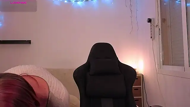 Snapshot of Karinchik_ chatting on December 5, 2025, 8:50 pm Karinchik online show from December 5, 2025, 8:50 pm