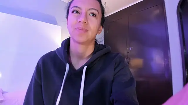 Tamaraakins online show from November 21, 2025, 12:48 pm