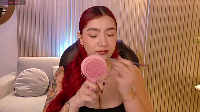 ViolettCastel online show from November 4, 2025, 7:28 pm