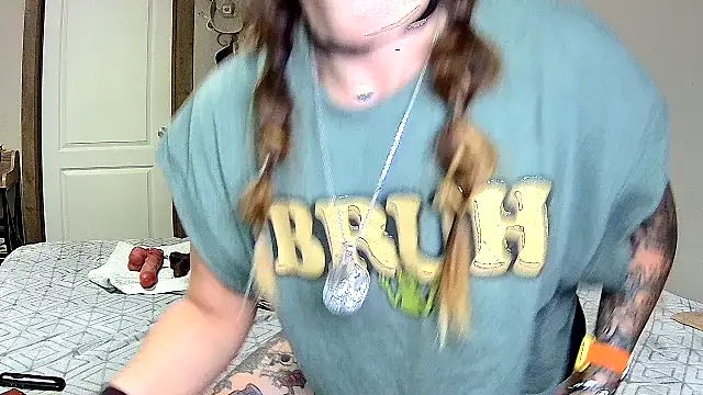 ZeelaXoXo online show from April 19, 2026, 8:55 pm