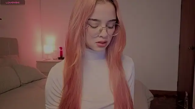 Snapshot of Roxxy_mora chatting on January 9, 2026, 10:17 pm Roxxy mora online show from January 9, 2026, 10:17 pm