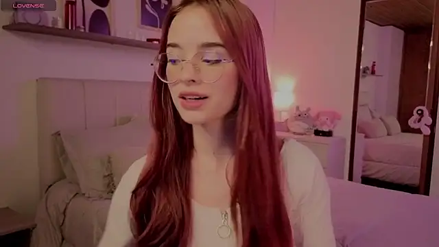 Snapshot of Roxxy_mora chatting on December 1, 2025, 10:32 pm Roxxy mora online show from December 1, 2025, 10:32 pm