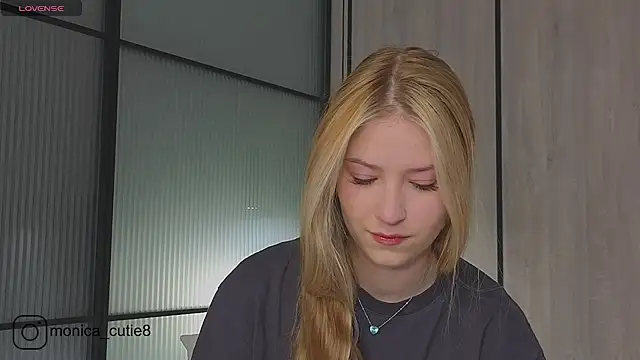 Monikacutie online show from March 3, 2025, 4:10 am