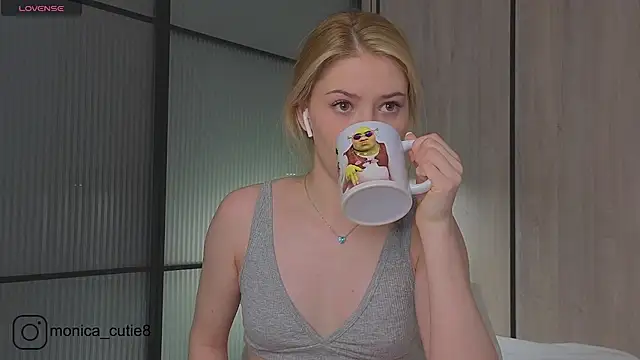 Monikacutie online show from March 10, 2025, 4:07 am