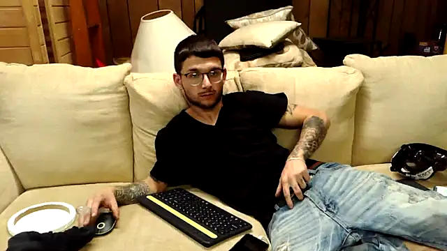 Snapshot of hungkubenski chatting on November 1, 2025, 9:03 am hungkubenski online show from November 1, 2025, 9:03 am