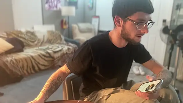 Snapshot of hungkubenski chatting on December 15, 2025, 7:14 am hungkubenski online show from December 15, 2025, 7:14 am