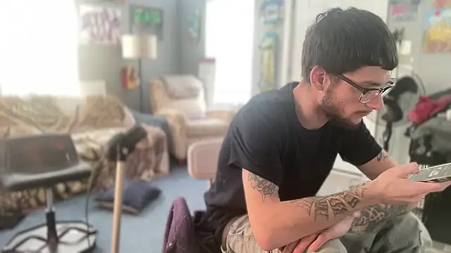 Snapshot of hungkubenski chatting on December 15, 2025, 7:20 pm hungkubenski online show from December 15, 2025, 7:20 pm