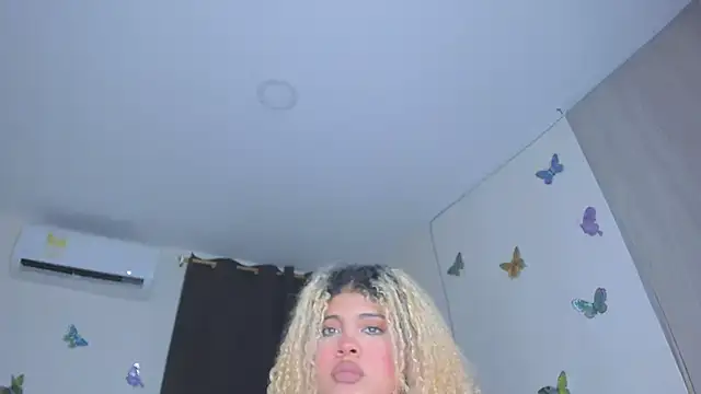 Snapshot of sofiacastillo01 chatting on December 5, 2025, 1:32 pm sofiacastillo01 online show from December 5, 2025, 1:32 pm