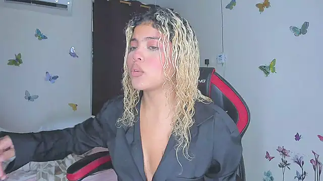 Snapshot of sofiacastillo01 chatting on November 24, 2025, 1:11 pm sofiacastillo01 online show from November 24, 2025, 1:11 pm