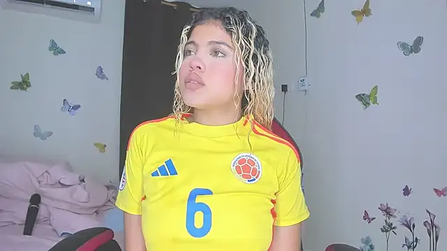 Snapshot of sofiacastillo01 chatting on December 16, 2025, 2:32 pm sofiacastillo01 online show from December 16, 2025, 2:32 pm