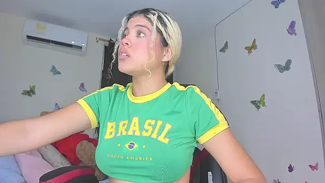 Snapshot of sofiacastillo01 chatting on November 15, 2025, 1:26 pm sofiacastillo01 online show from November 15, 2025, 1:26 pm