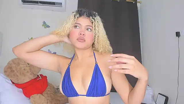 sofiacastillo01 online show from December 19, 2025, 2:52 pm