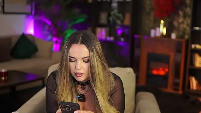 EvaSunderland online show from November 1, 2025, 4:34 pm