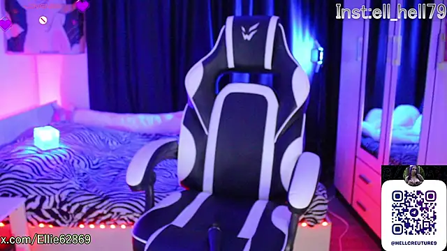 Snapshot of Kitty_goth chatting on September 20, 2025, 8:58 pm Kitty goth online show from September 20, 2025, 8:58 pm