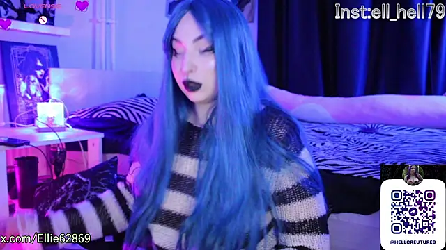 Snapshot of Kitty_goth chatting on October 13, 2025, 8:43 pm Kitty goth online show from October 13, 2025, 8:43 pm