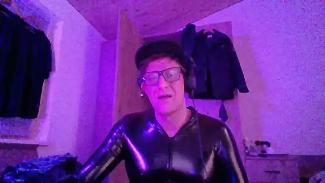 Bigthroaterboy online show from November 2, 2025, 4:12 pm